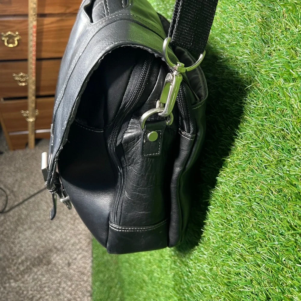 Kenneth Cole Reaction Black Leather Messenger Bag Laptop Briefcase
